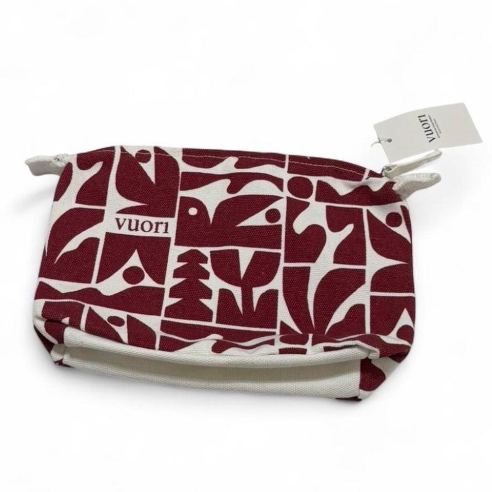 NWT Vuori strawberry red holiday Printed Cosmetic Pouch